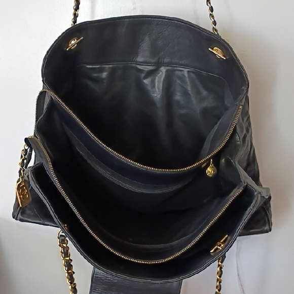 Vintage Chanel Black Supermodel Tote Bag • Gold Chain & Leather Straps • Large - Picture 11 of 16
